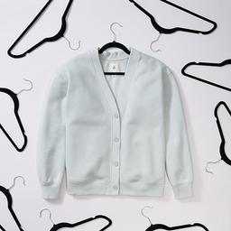 Amazon Basics - Ganchos para ropa de terciopelo, para trajes, antideslizantes (50 unidades), color negro y plateado - Vista 4